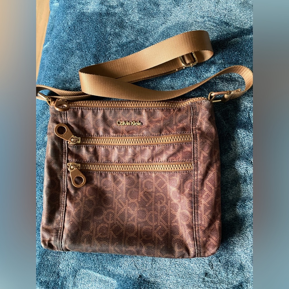 Brown logo Calvin Klein multi-pocket crossed body bag